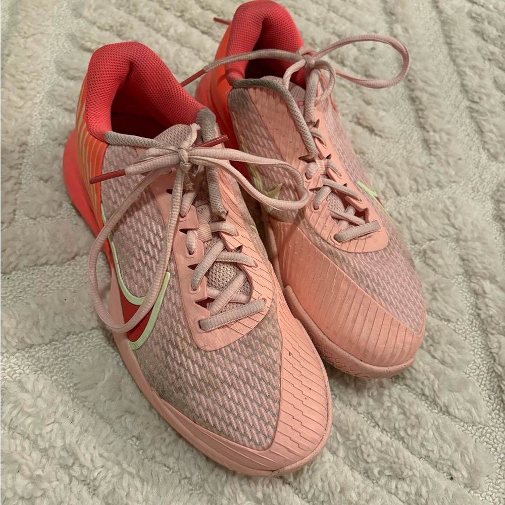 Women’s Nike Court Air Zoom Vapor Pro 2 Low Pink Bloom, size 9.5